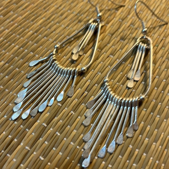 Elegant Silvery Dangle Earrings - Picture 2 of 8